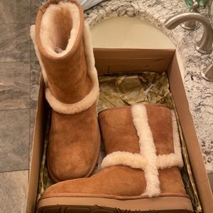 UGG Australia boots. Size 8 never been worn!!